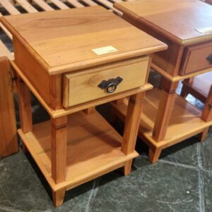 Mesa de cabeceira 0,40x0,40x0,60alt